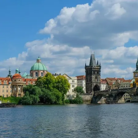 Modern - Airport 8mins Apartment Prague