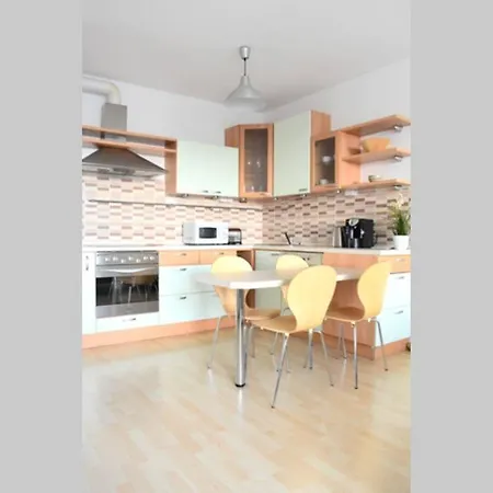 Apartment Modern - Airport 8mins Prague