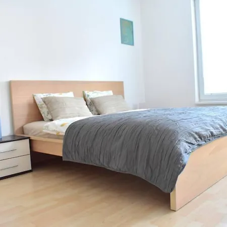 Modern - Airport 8mins Apartment Prague