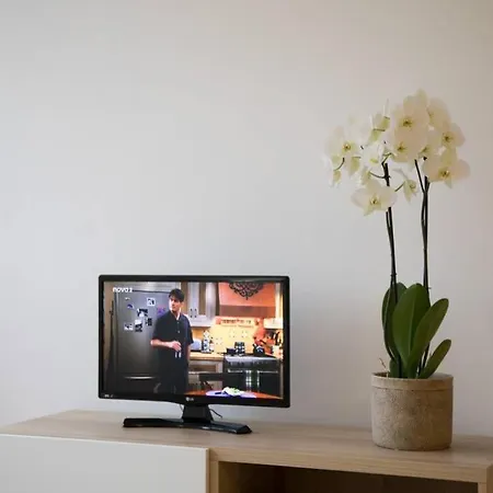 Apartment Modern - Airport 8mins Prague