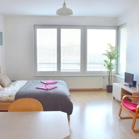 Modern - Airport 8mins Apartment *
