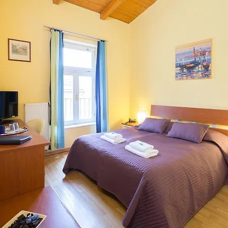 Отель Lounge 3*