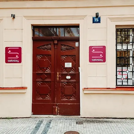 Hostel Safestay Prague Charles Bridge *