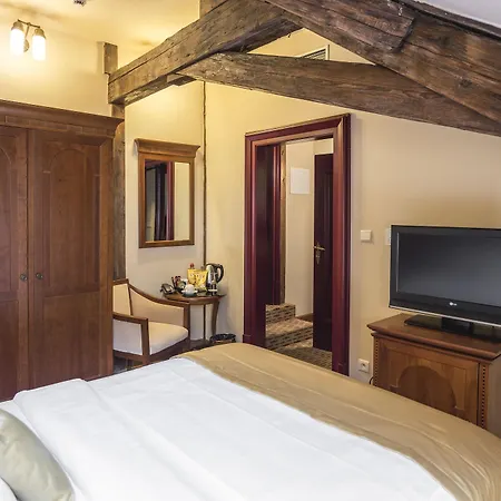 Hotel Majestic Plaza 4*