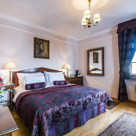Hotel Golden Well