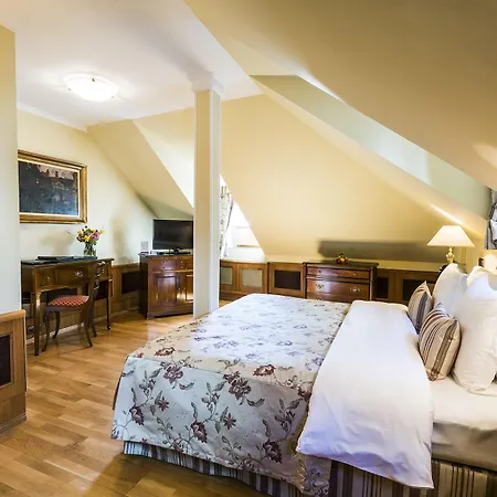 Hotel Golden Well