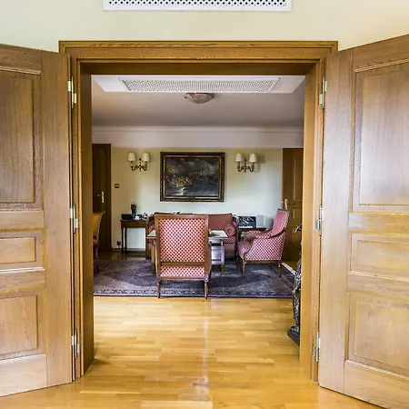Hotel Golden Well