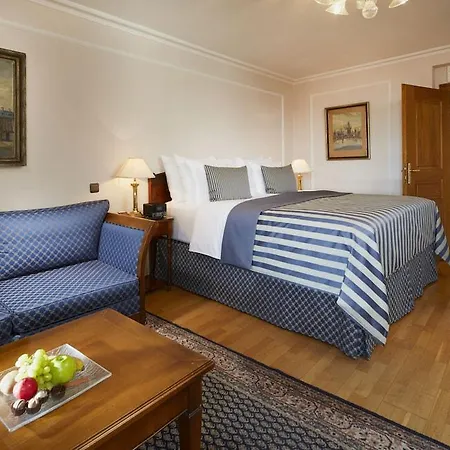Hotel Golden Well