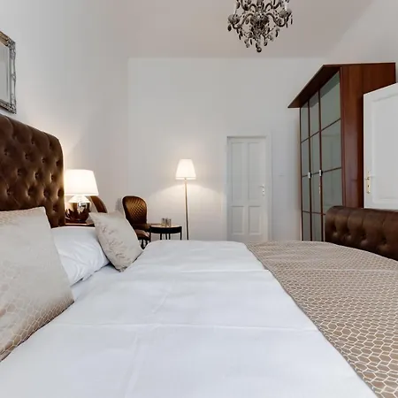 Luxury Riverside In The Center Of * Prague