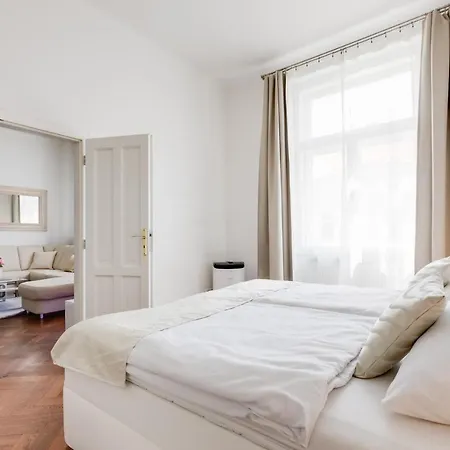 Luxury Riverside In The Center Of Apartment *