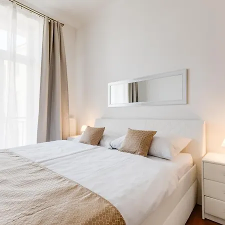 Luxury Riverside In The Center Of Apartment Prague