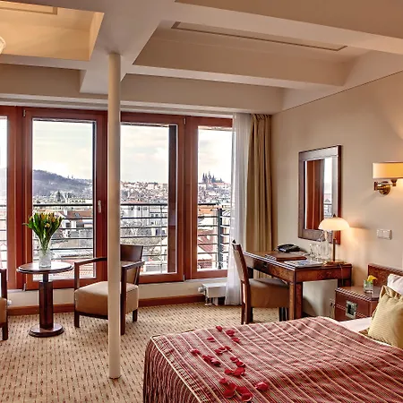 Hotel Majestic Plaza 4*