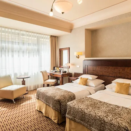 Majestic Plaza 4*