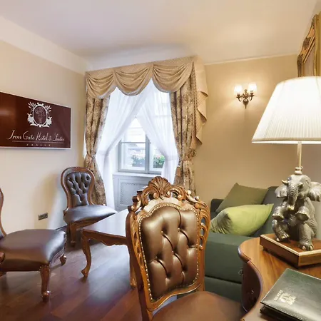 Hotel Iron Gate & By Bhg