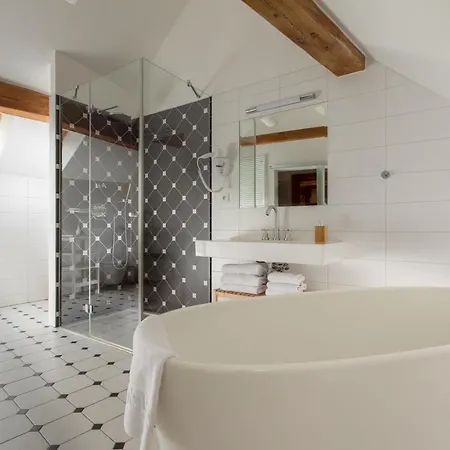U Bílé Lilie Hotel 4*