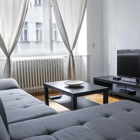 Matyas Apartment *