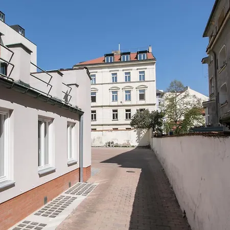 Cozy In Quiet Courtyard Near Charles Bridge 아파트 *