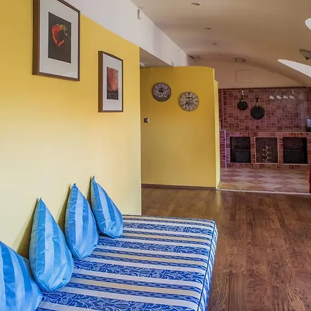 Apartament Karluv *