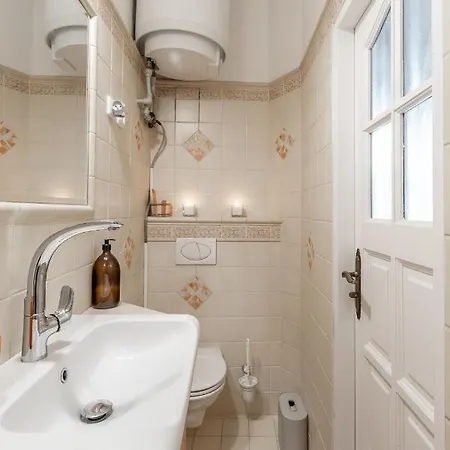Charming In Lesser Town Apartment