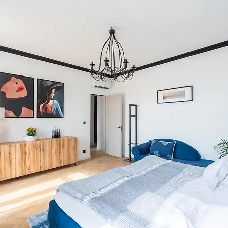 Luxury With A Balcony And A Terrace アパート