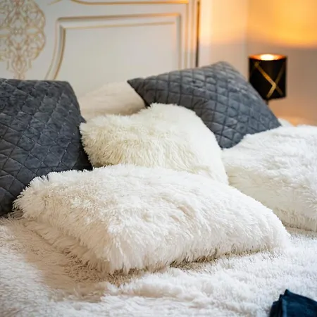 Emperors Elegance Apartment *