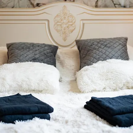Emperors Elegance Apartment Prague