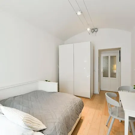 Kubelikova 32 Apartment