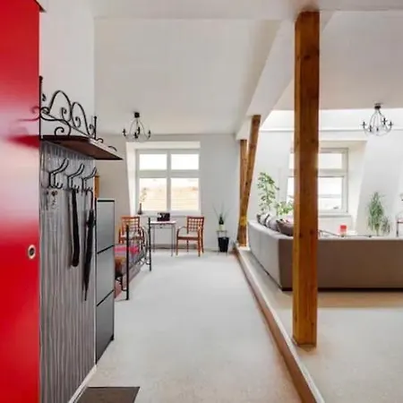 Lenka's Cozy Red + Lenka's Cozy Gold Apartment *