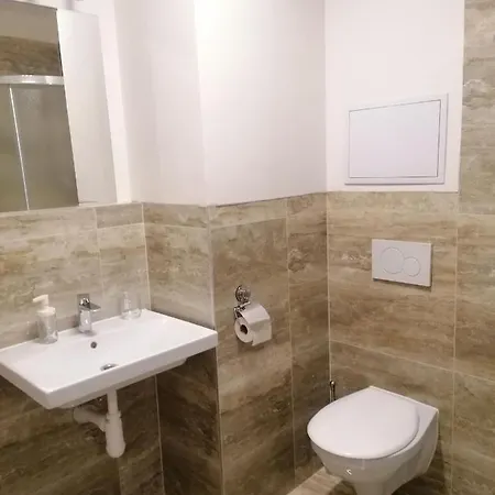 Apartment Brand New #71 With Free Secure Parking In The Center *