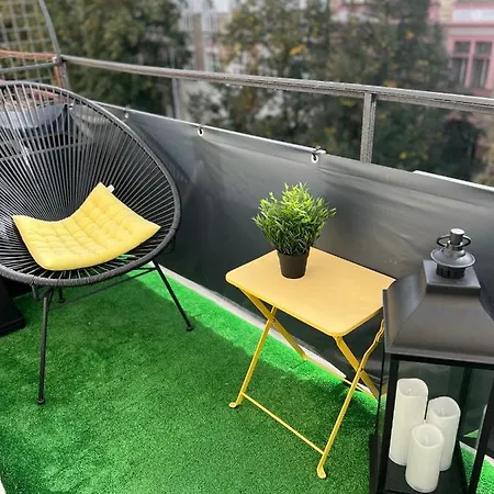 Moderni Industry Apartment