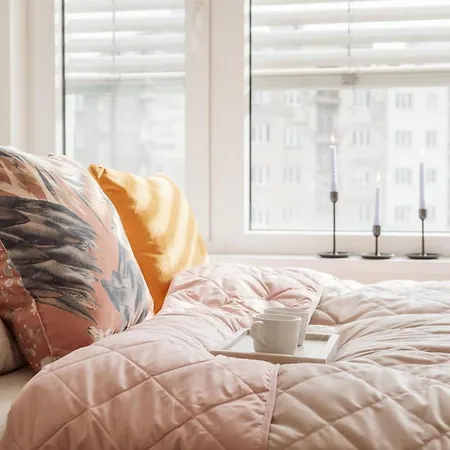 Days - Stylish W Balcony - Trendy Neighborhood Apartamento Praga