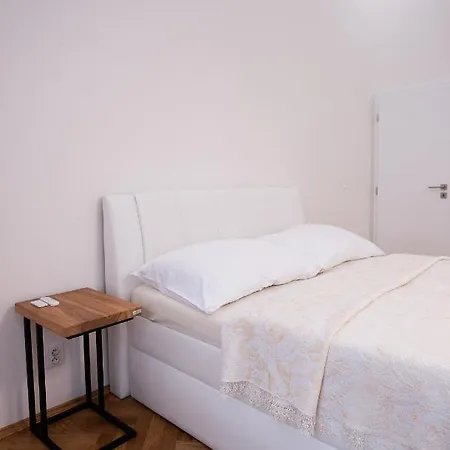 Dlazdena Apartment *