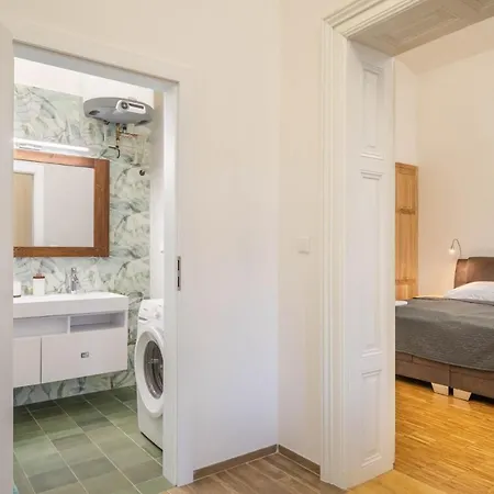 Apartment Dlazdena Prague