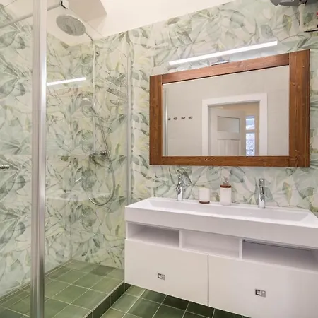 Apartment Dlazdena