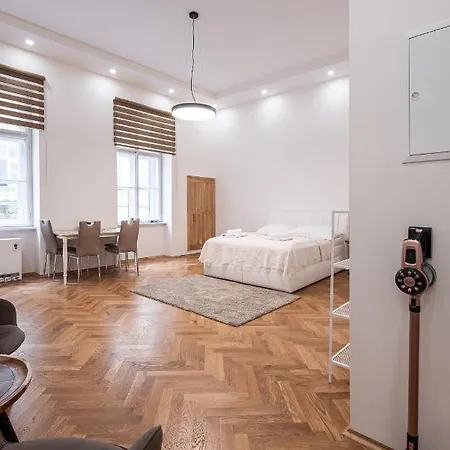Dlazdena Apartment