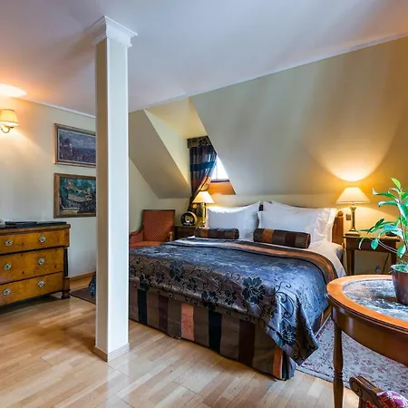 Hotel Golden Well