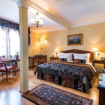 Hotel Golden Well