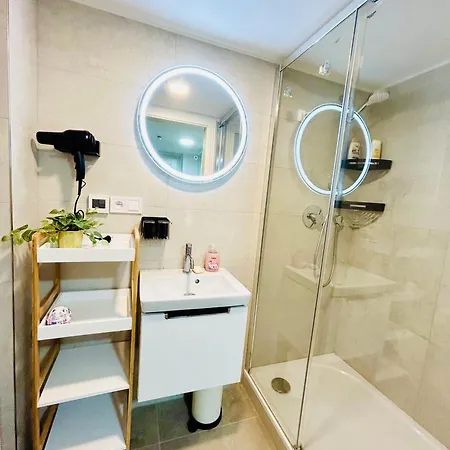 Cozy Design With Terrace Διαμέρισμα