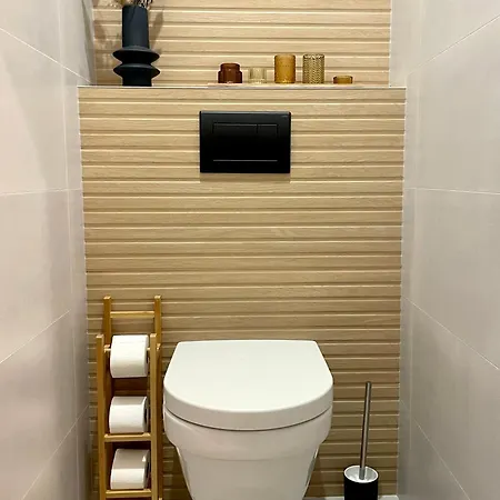 Apartment Cozy Industrial 8min Dancing House Apartment, *