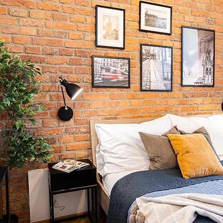 Apartment Cozy Industrial 8min Dancing House Apartment, Prague