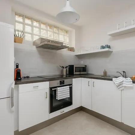 Apartamento Roy 2 Bdr With Castle View, Parking & Ac