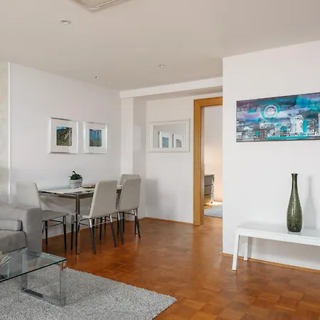 Roy 2 Bdr With Castle View, Parking & Ac Apartamento *
