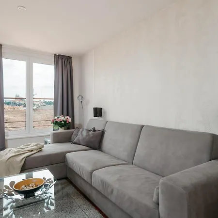 Roy 2 Bdr With Castle View, Parking & Ac Apartamento *