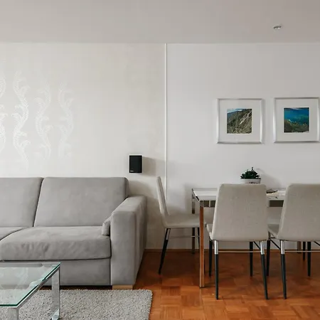Roy 2 Bdr With Castle View, Parking & Ac Apartamento Praga
