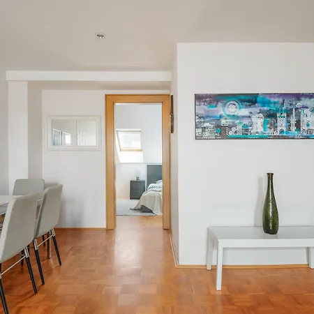 Roy 2 Bdr With Castle View, Parking & Ac Apartamento *