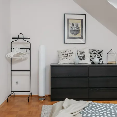 Roy 2 Bdr With Castle View, Parking & Ac Apartamento