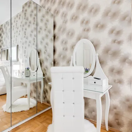 Luxury Riverside In The Center Of Apartment Prague