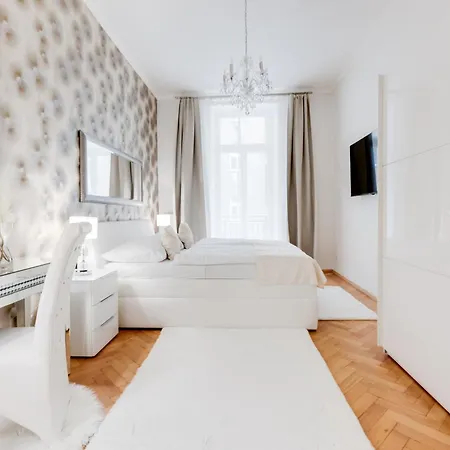Luxury Riverside In The Center Of Apartment