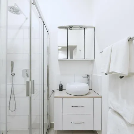 Kubelikova 32 Apartment