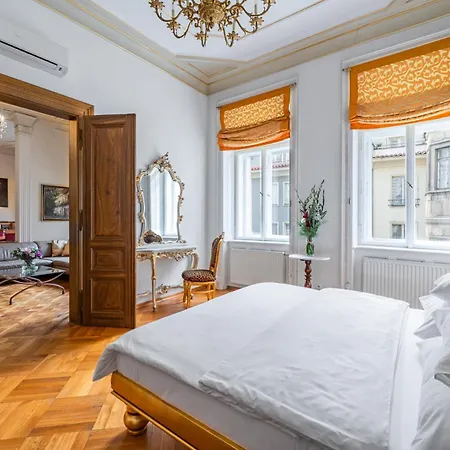 Apart Otel Malostranska 4*